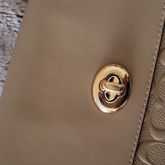COACH crossbody bag/clutch - Picture 3 of 11